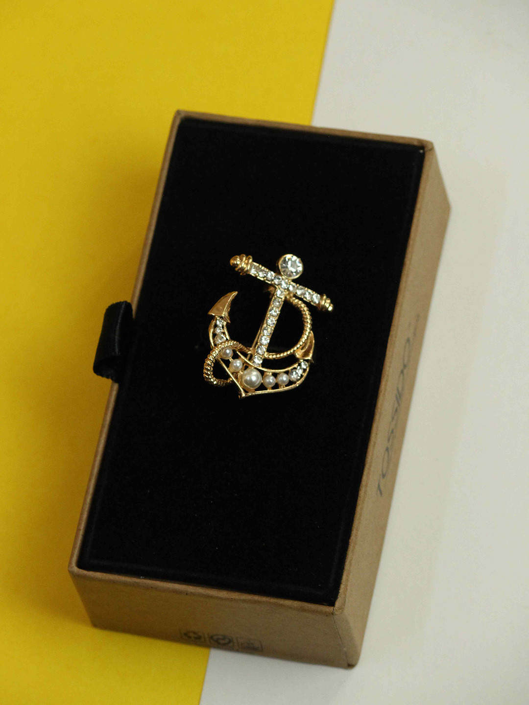 Tossido Men Stone Studded Anchor-Charm Brooch