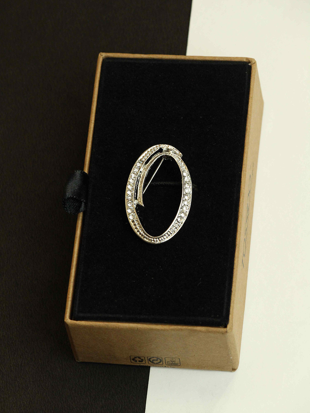 Tossido Silver Alphabet O Brooch