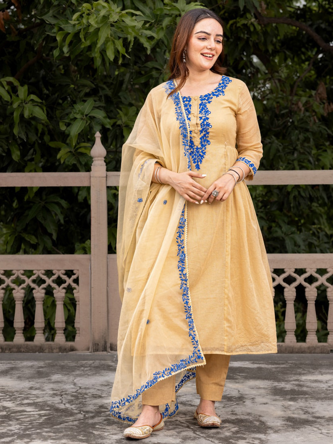 Ambraee Floral Embroidered Regular Aari Work Kurta with Trousers & With Dupatta