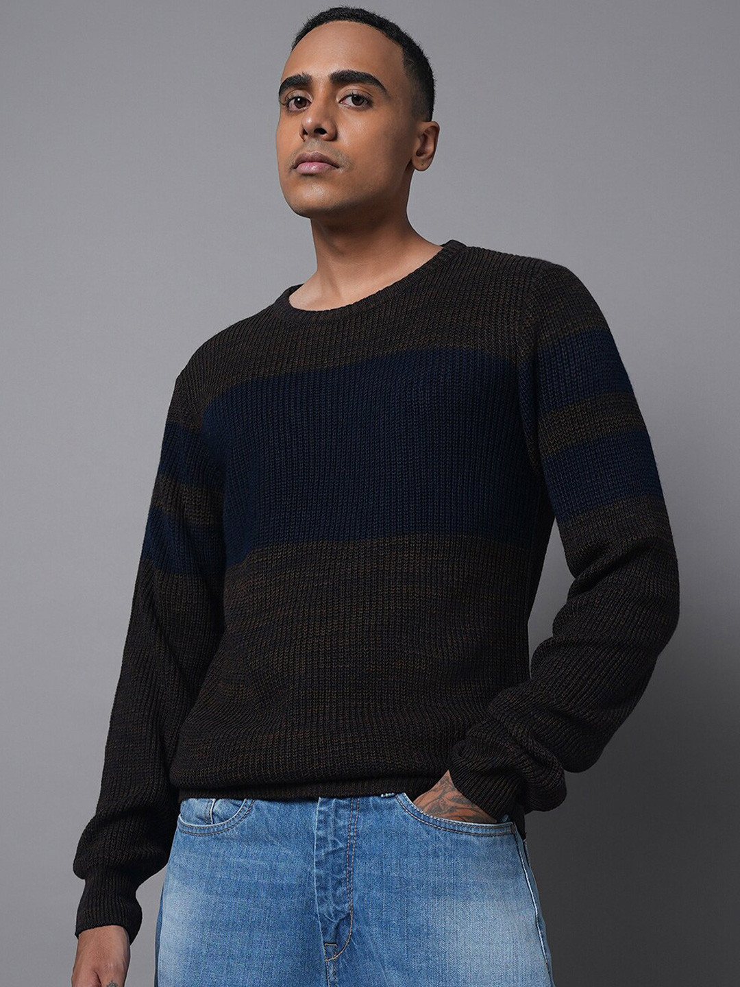 High Star Colourblocked Round Neck Long Sleeves Acrylic Pullover Sweaters