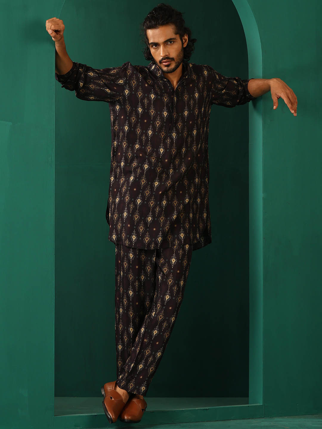 trueBrowns Printed Kurta With Trousers