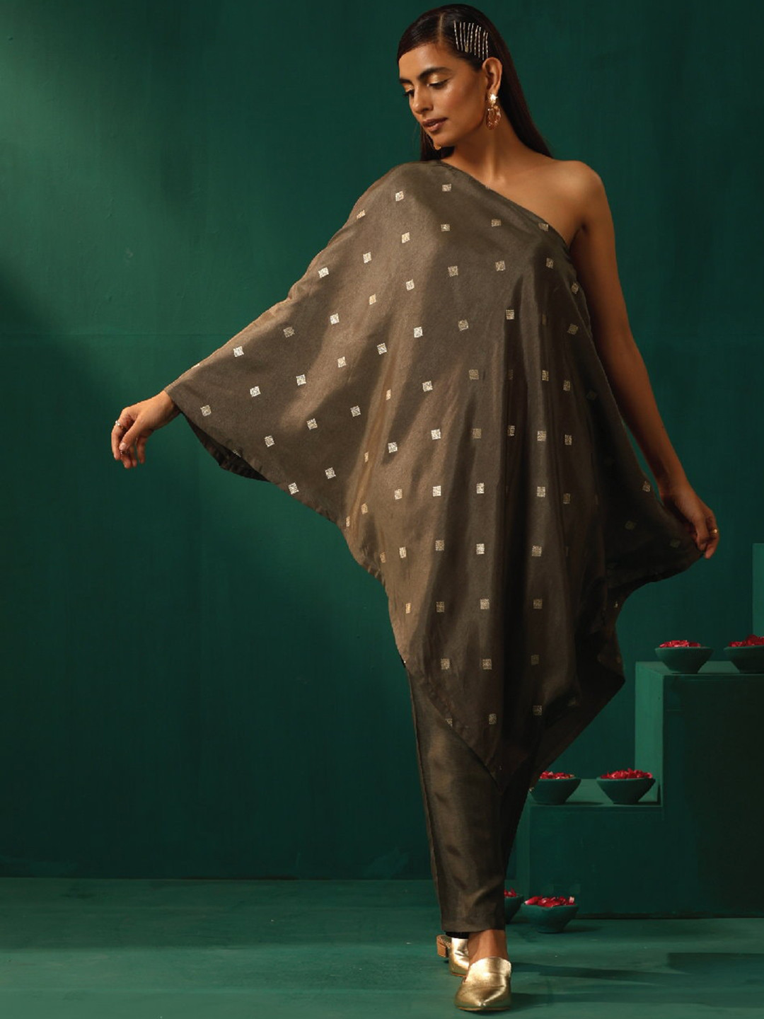 trueBrowns Printed One Shoulder Asymmetric Fusion Kurta with Trousers