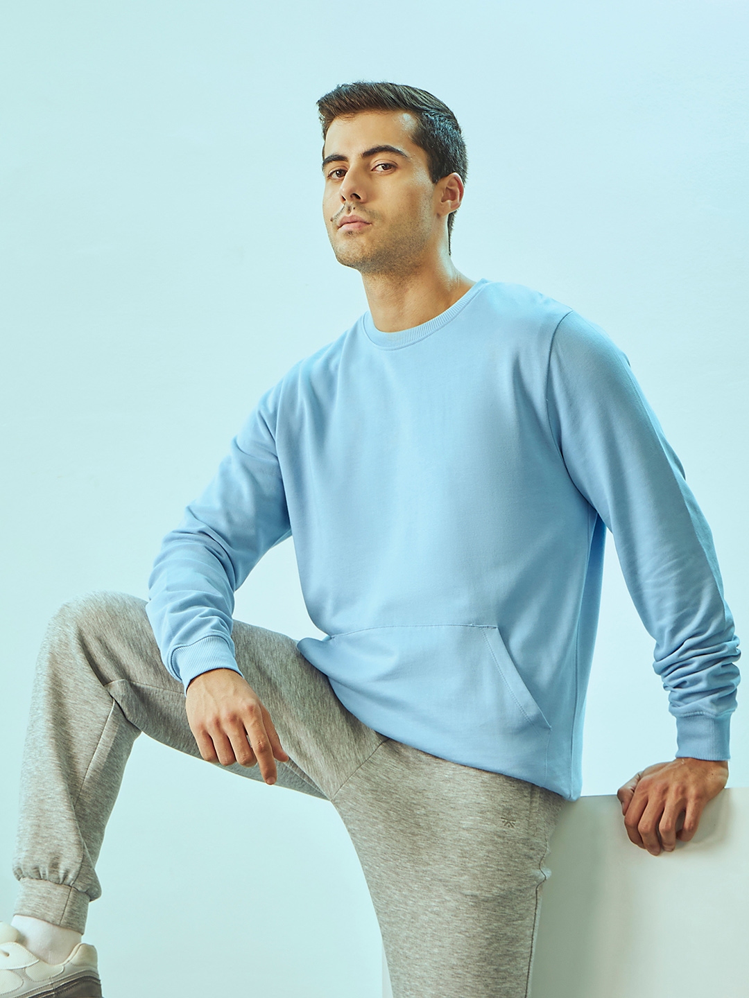 Crew neck sweatshirt with kangaroo pocket top