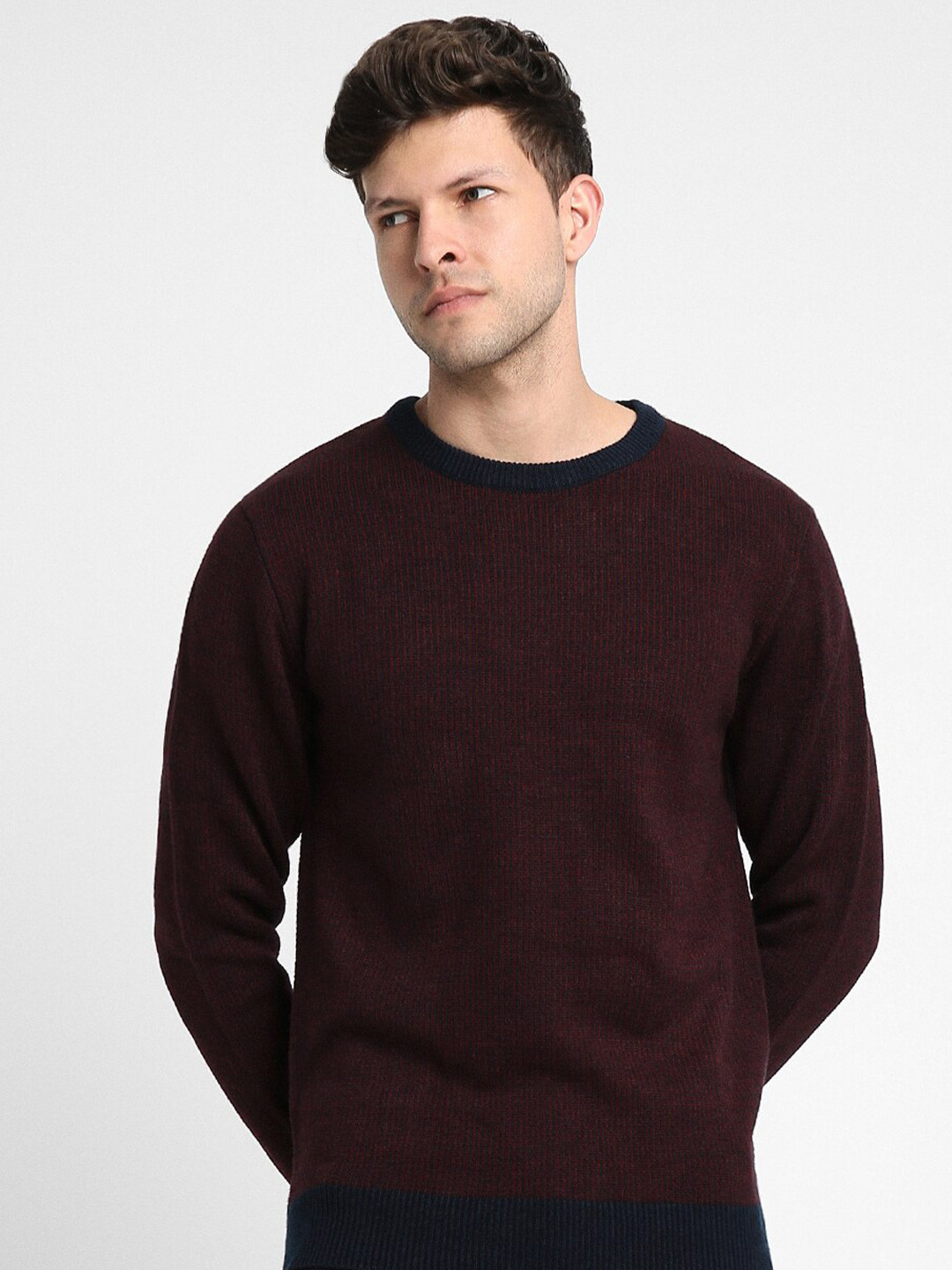 Dennis Lingo Colourblocked Round Neck Pullover Sweater