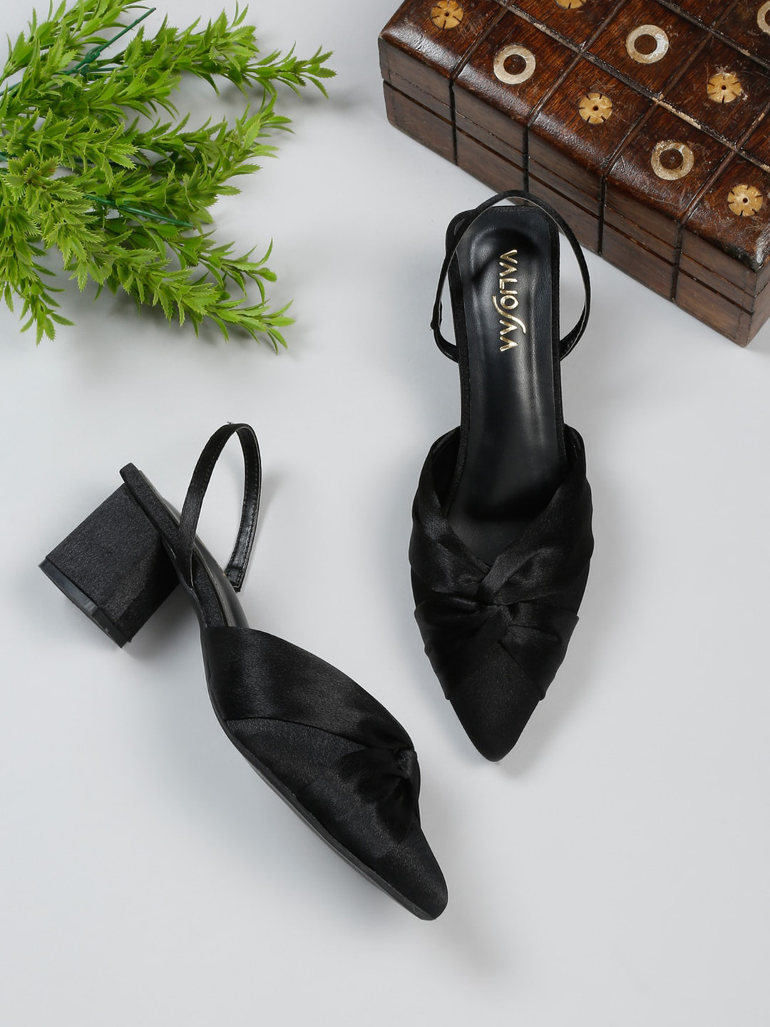 VALIOSAA Pointed Toe Knotted Mules With Backstrap
