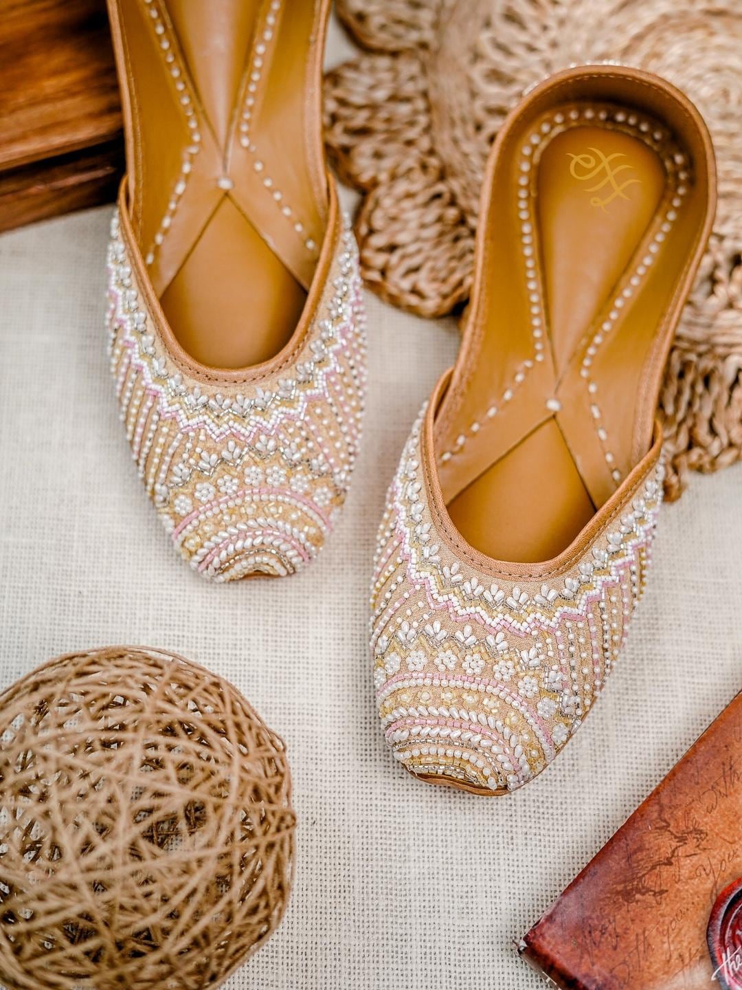 House Of Pataudi Ethnic Embroidered Square Toe Fabric Mojaris - Flats for Women 25237792 | Myntra