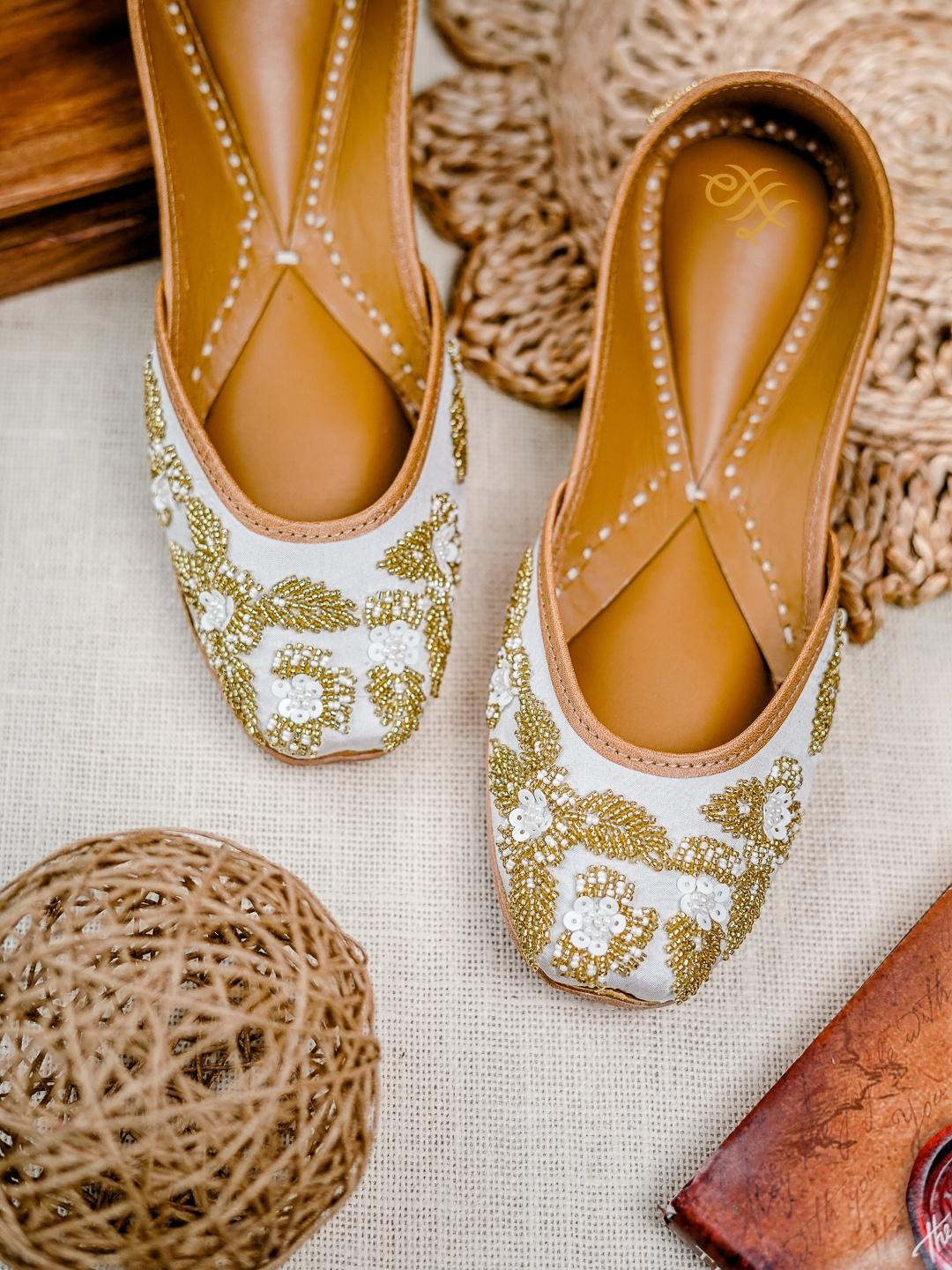 House of Pataudi Embroidered Ethnic Mojaris