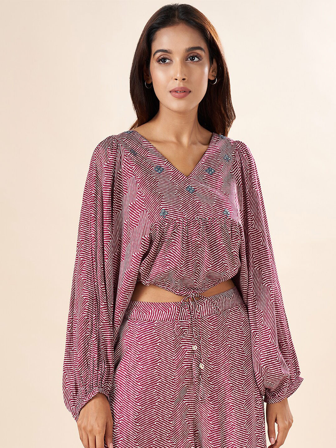AKKRITI BY PANTALOONS Abstract Printed Extended Sleeve Crop Top