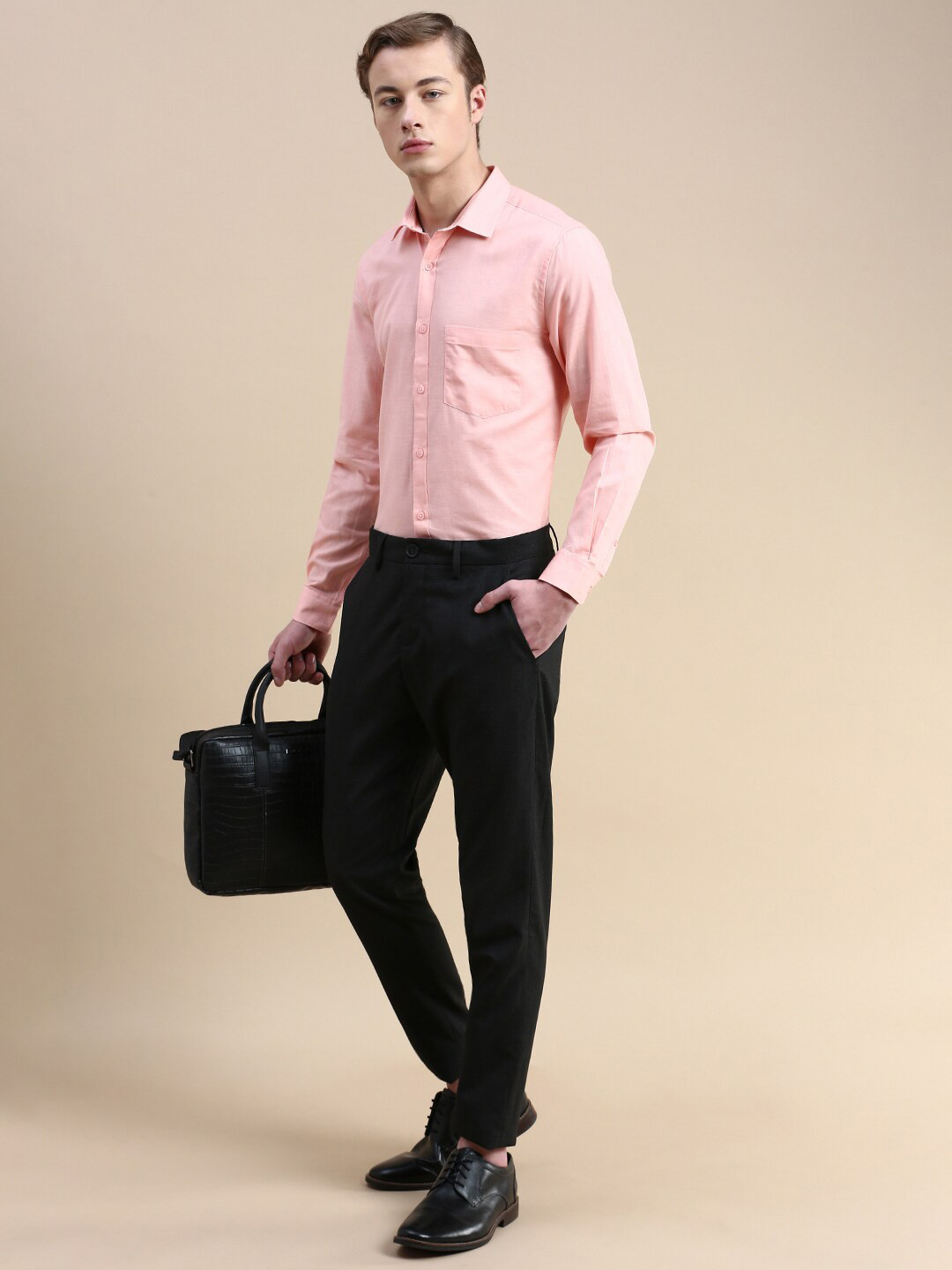 INVICTUS Standard Slim Fit Spread Collar Long Sleeve Cotton Formal Shirt