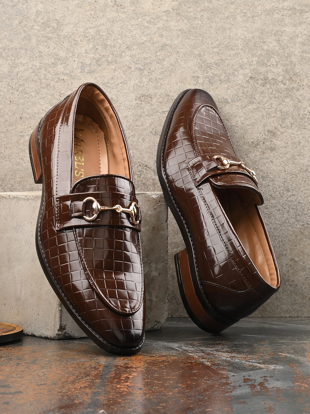 Hirels Men Textured Buckled Formal Loafers