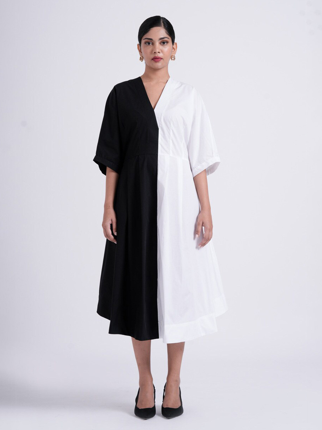 the kaatn trail Colourblocked V-Neck A-Line Midi Dress