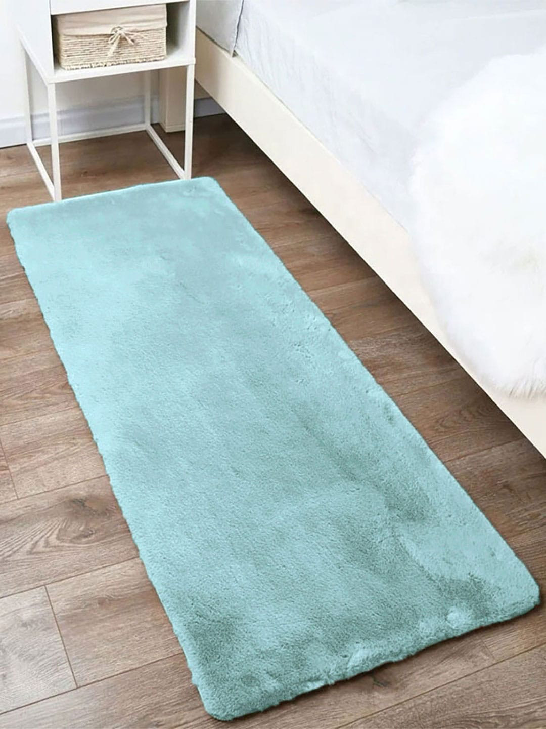 LUXEHOME INTERNATIONAL Turquoise Blue Ruffle Floor Runner
