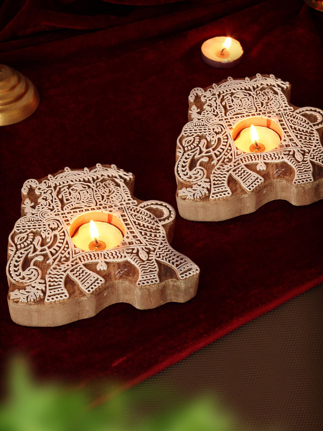 TIED RIBBONS Brown & White 2 Pieces Wooden Elephant Shaped T-Light Candle Holders
