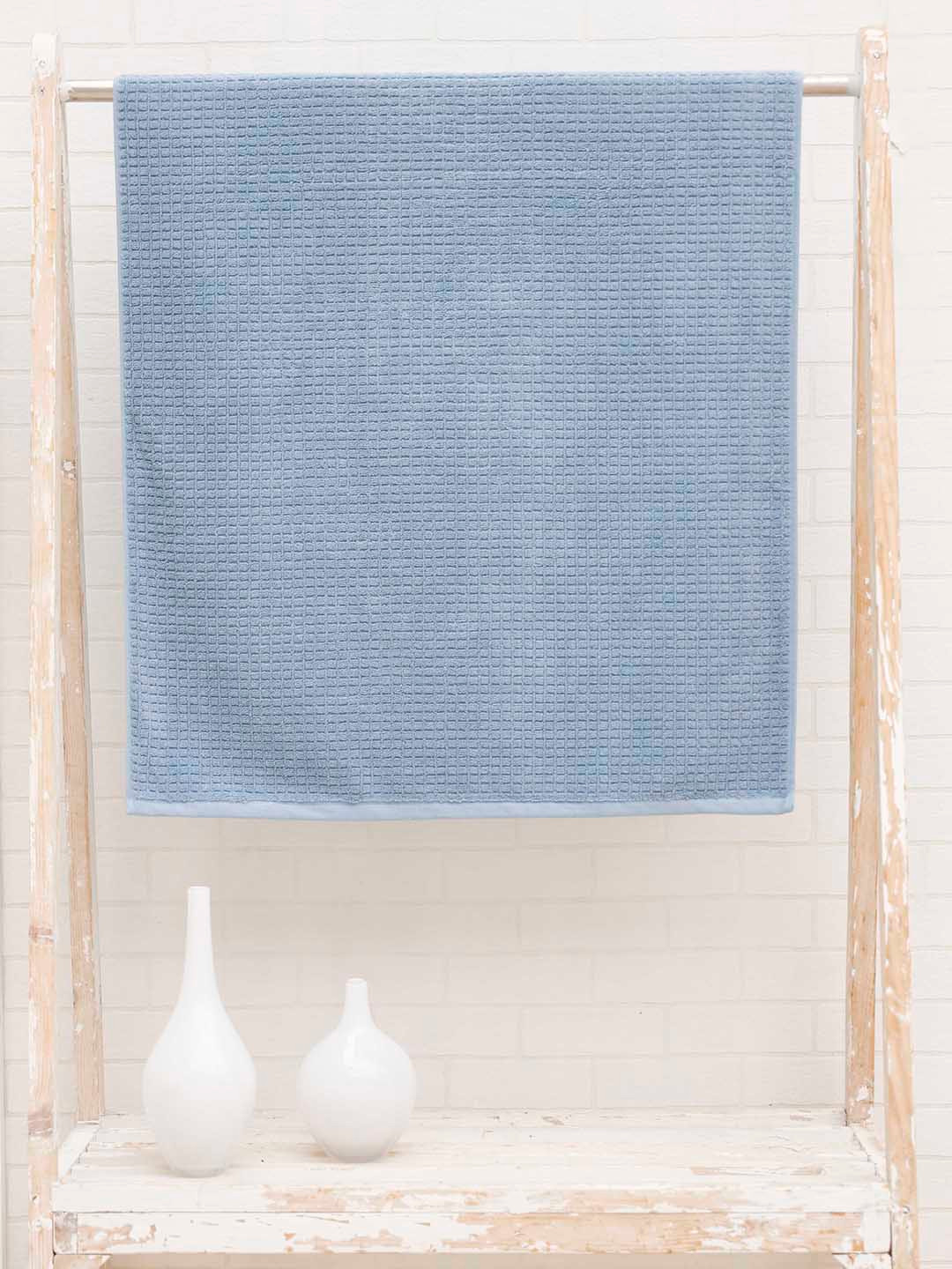 Ariana Blue Patterned SuperSoft High-Absorbent 550 GSM Quick-Dry Cotton Bath Towel