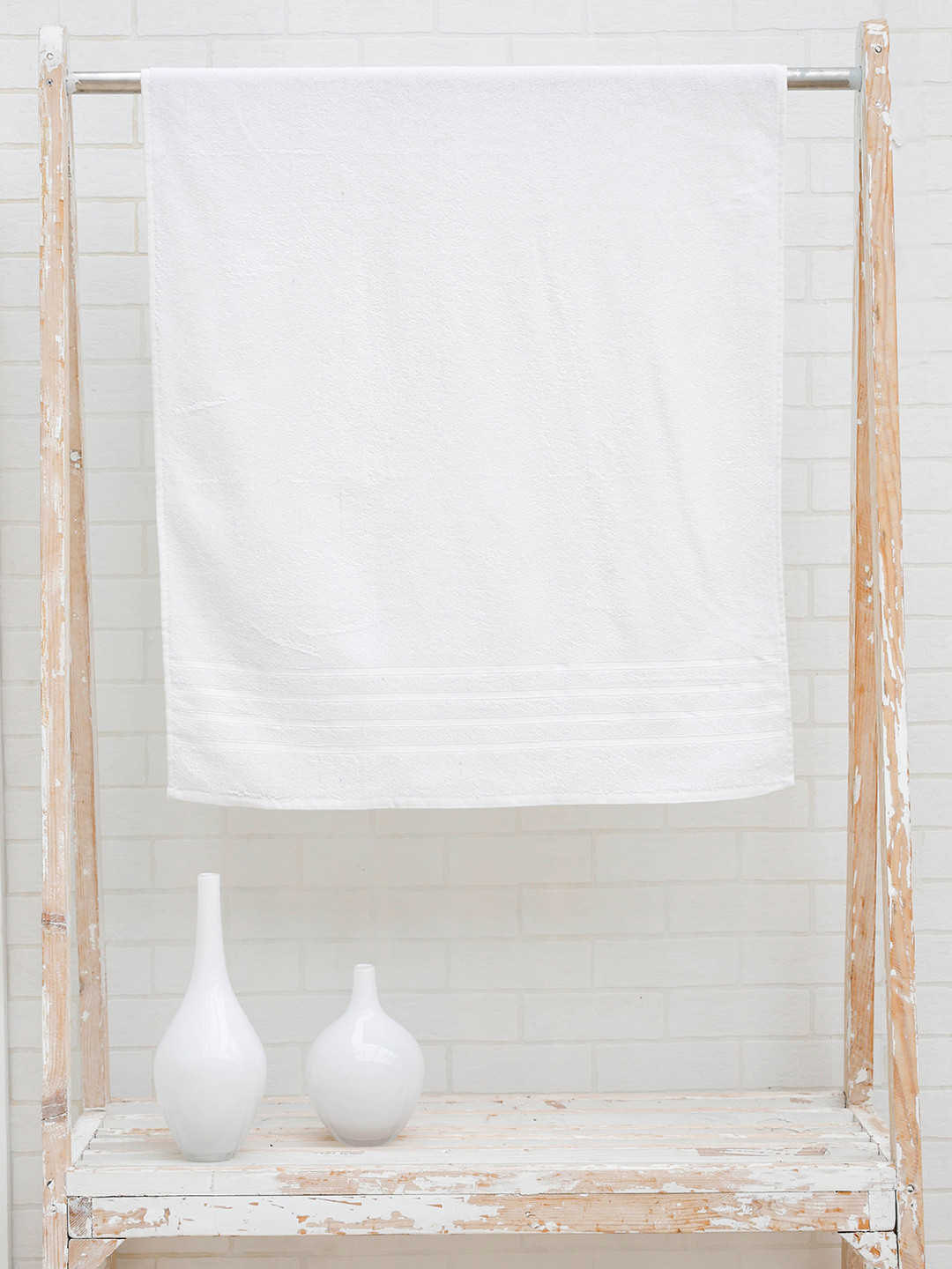 Ariana White High-Absorbent 450 GSM Quick-Dry Cotton Bath Towel