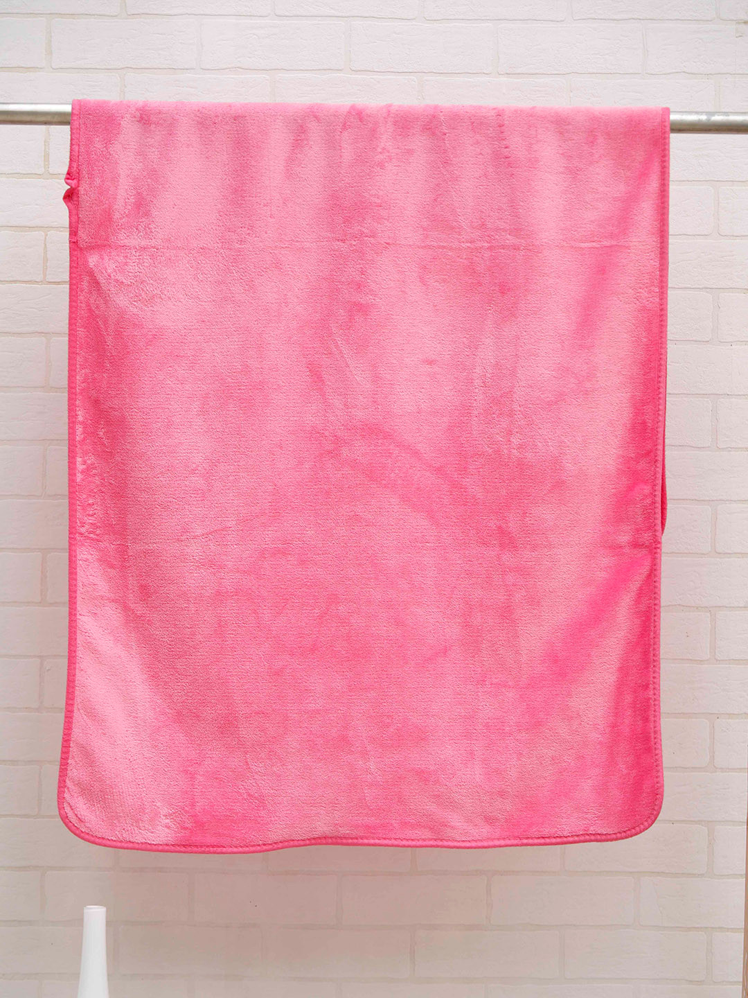 Ariana Pink Superior High-Absorbent 400 GSM Micro Fleece Bath Towel