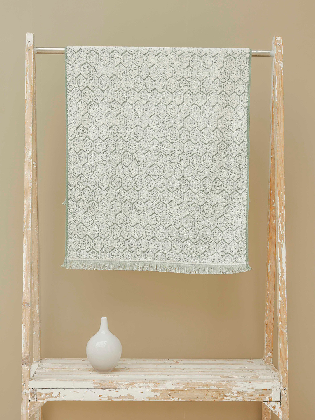 Ariana Green & White Super-Soft High-Absorbent 540 GSM Quick-Dry Cotton Bath Towel