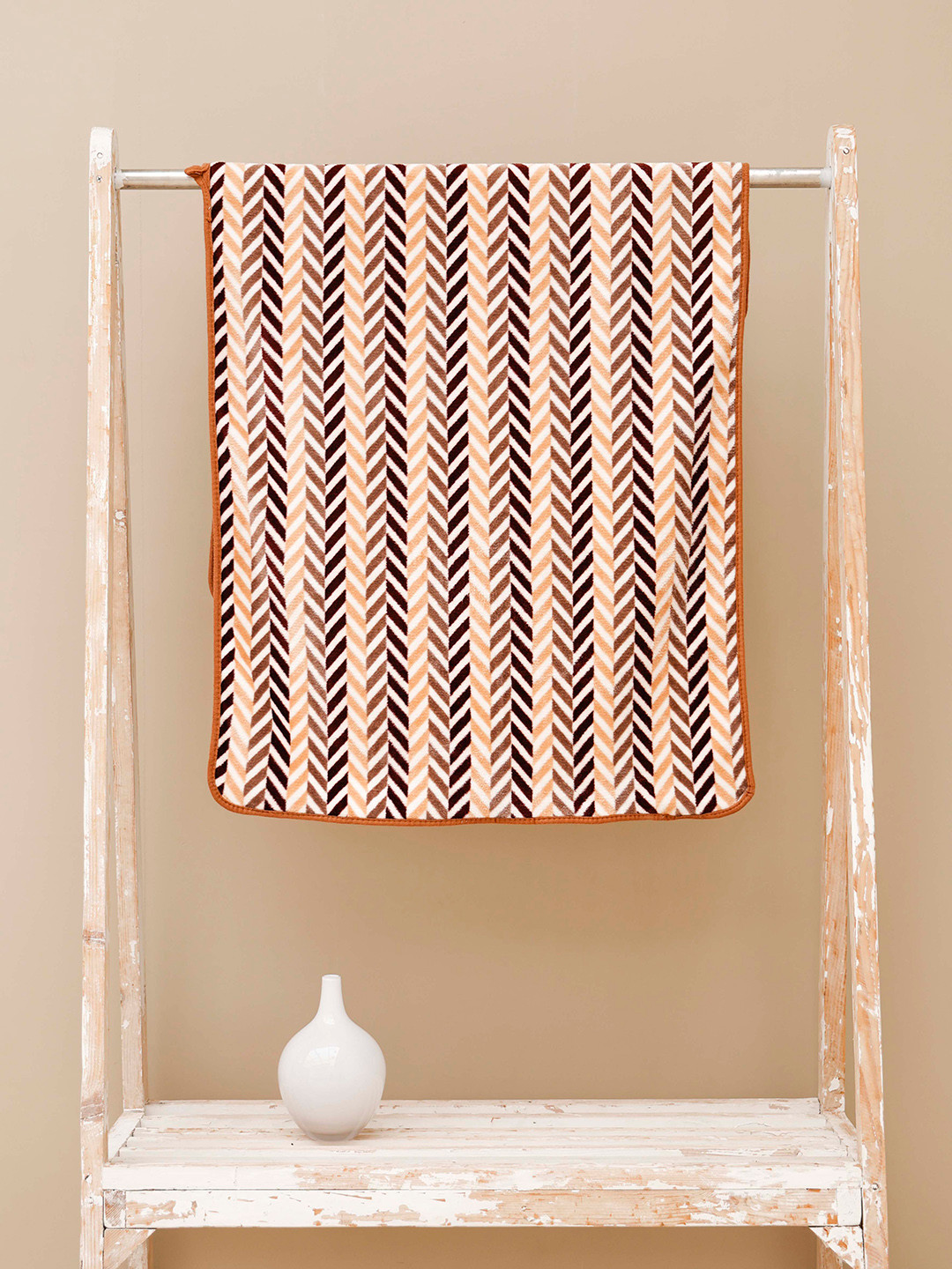 Ariana Brown & Beige Geometric Print Superior High Absorbent 400 GSM Bath Towel