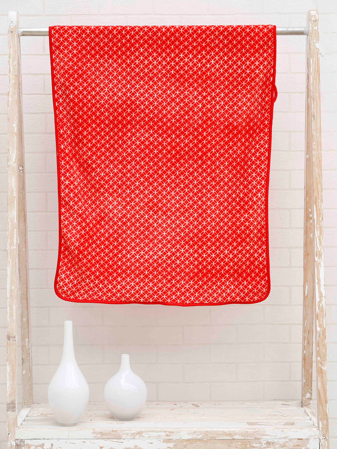 Ariana Red & White Geometric Print Superior High Absorbent 400 GSM Bath Towel