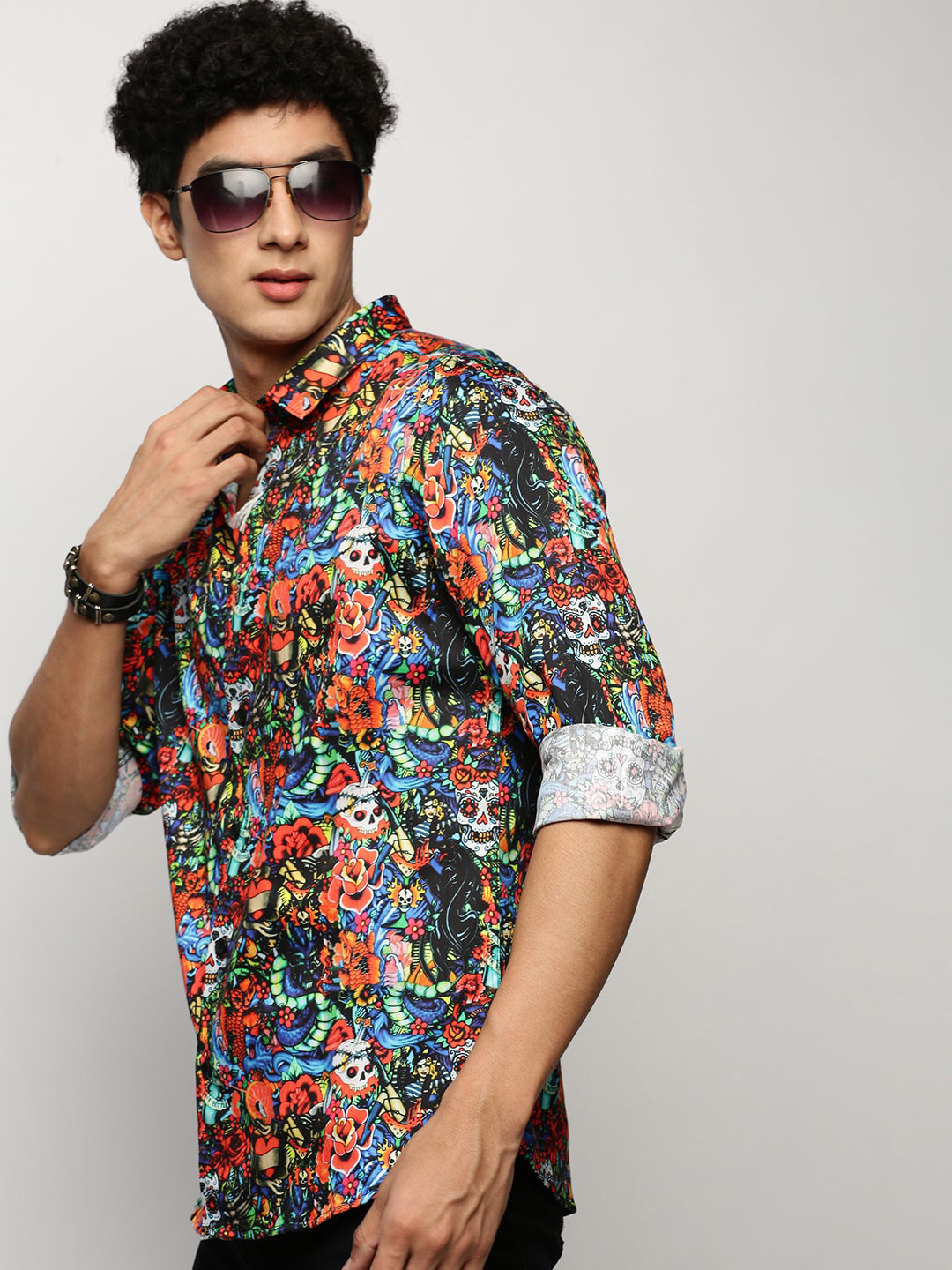SHOWOFF Smart Graphic Printed Slim Fit Cotton Casual Shirt