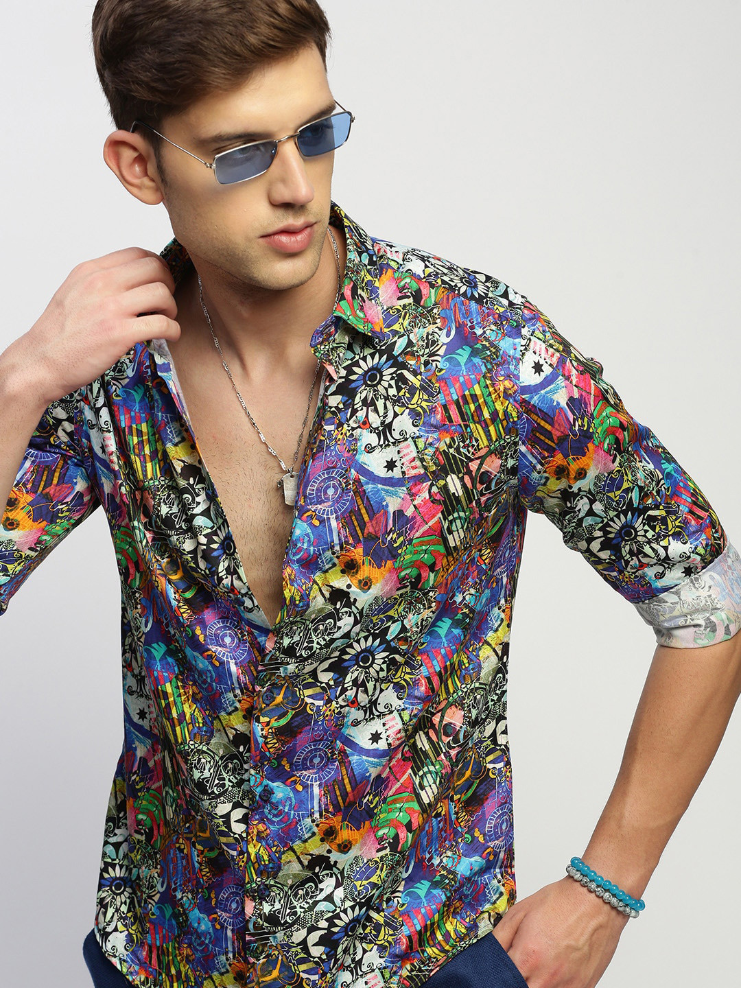 SHOWOFFFF Standard Slim Fit Floral Printed Twill Weave Cotton Casual Shirt