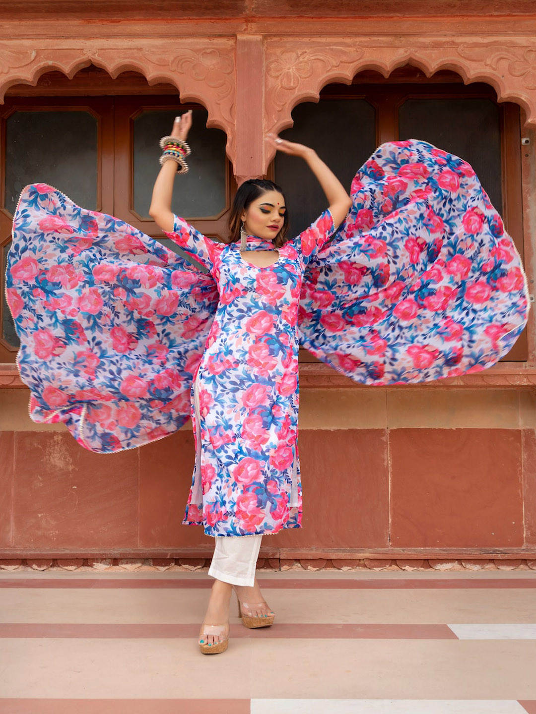 Pomcha Women Pink Floral Printed Regular Pure Cotton Kurta with Trousers & With Dupatta