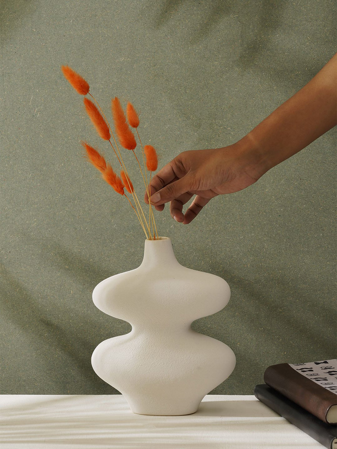 PUREZENTO White & Black 2-Pieces Ceramic Flower Infinity Vases