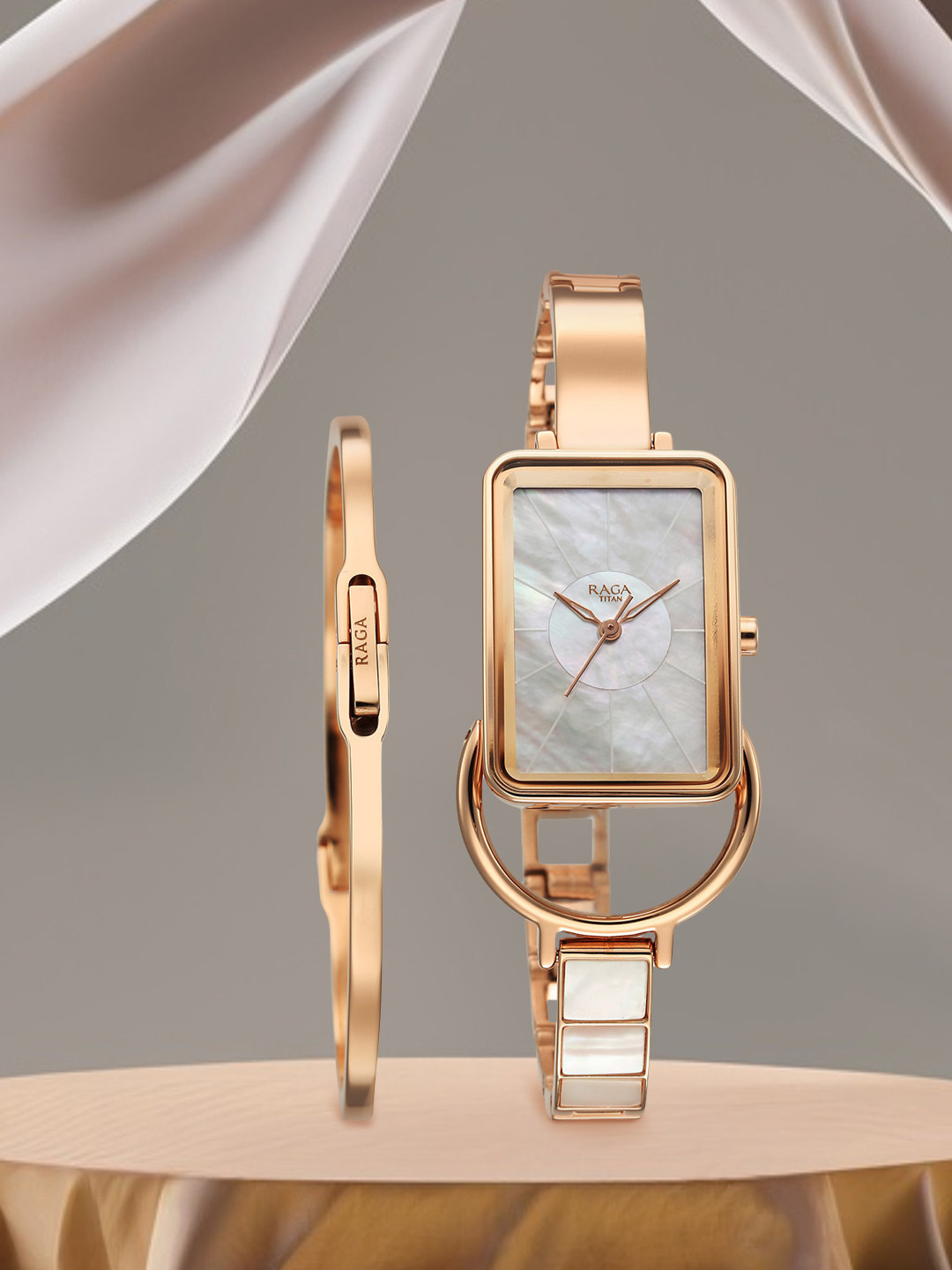 Titan Women Water Resistance Analogue Watch Gift Set 95223WM01F