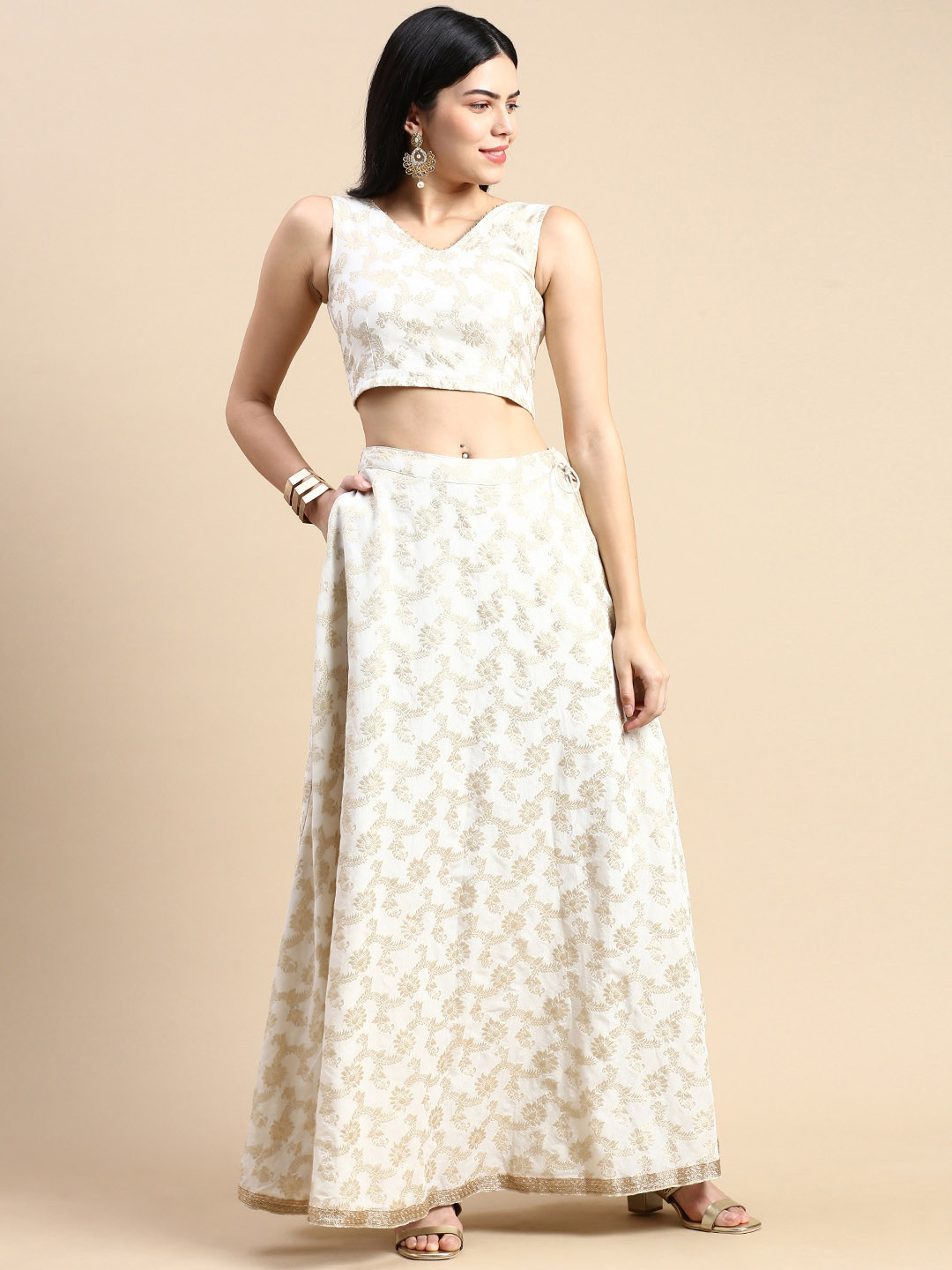 De Moza Embroidered V-Neck Saree Blouse