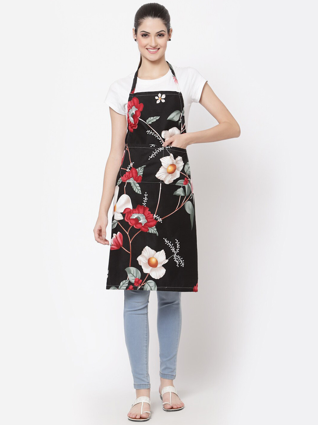 Arrabi Black & Red Floral Printed Apron With 2 Patch Pockets