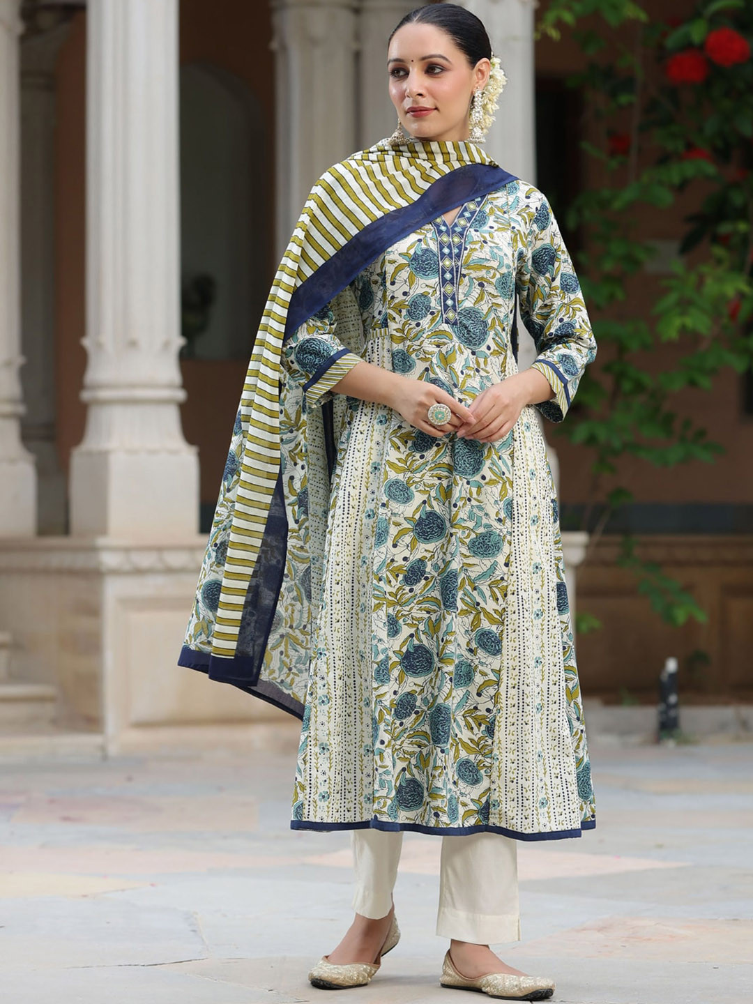Rain & Rainbow Floral Printed Thread Work Pure Cotton Kurta with Trousers & With Dupatta