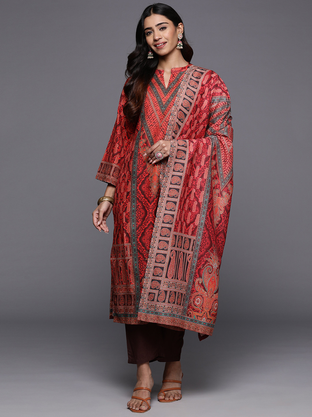 Varanga Women Paisley Printed Woolen Kurta Paired with Trousers & Printed Dupatta
