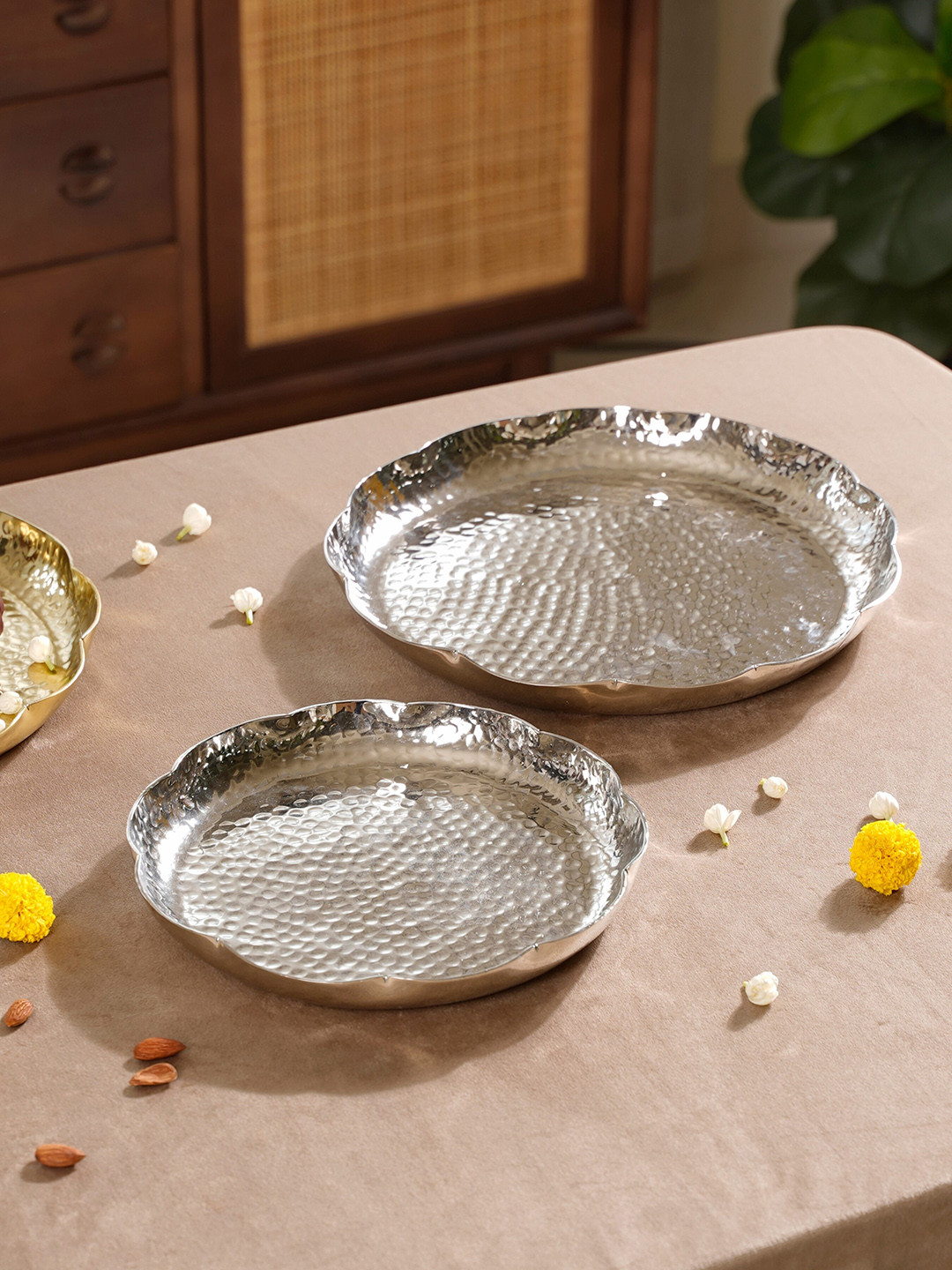 Nestasia 2 Pcs Silver-Toned Aluminium Pooja Thalis