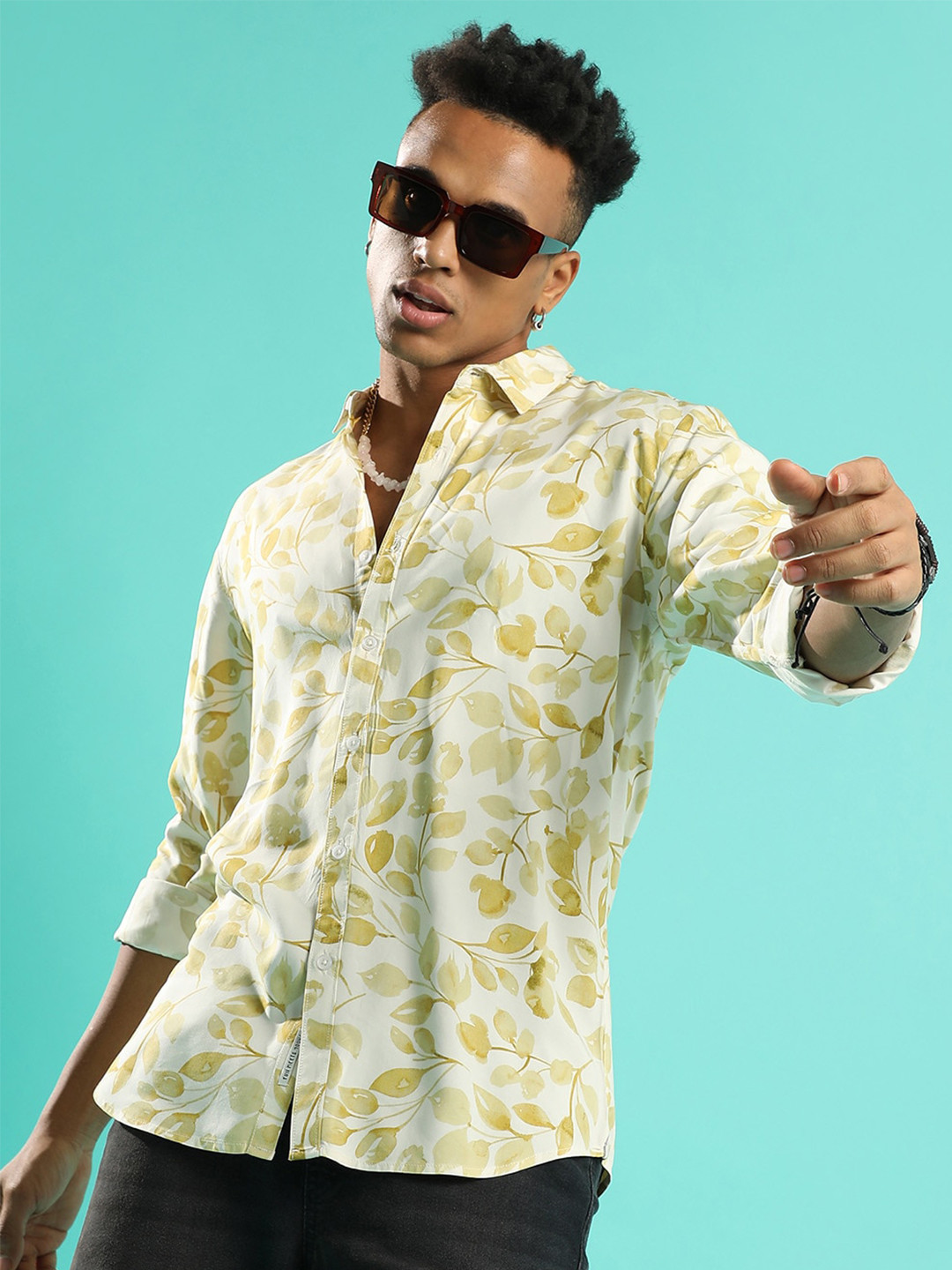 Campus Sutra Classic Yellow Floral Printed Spread Collar Casual Shirt