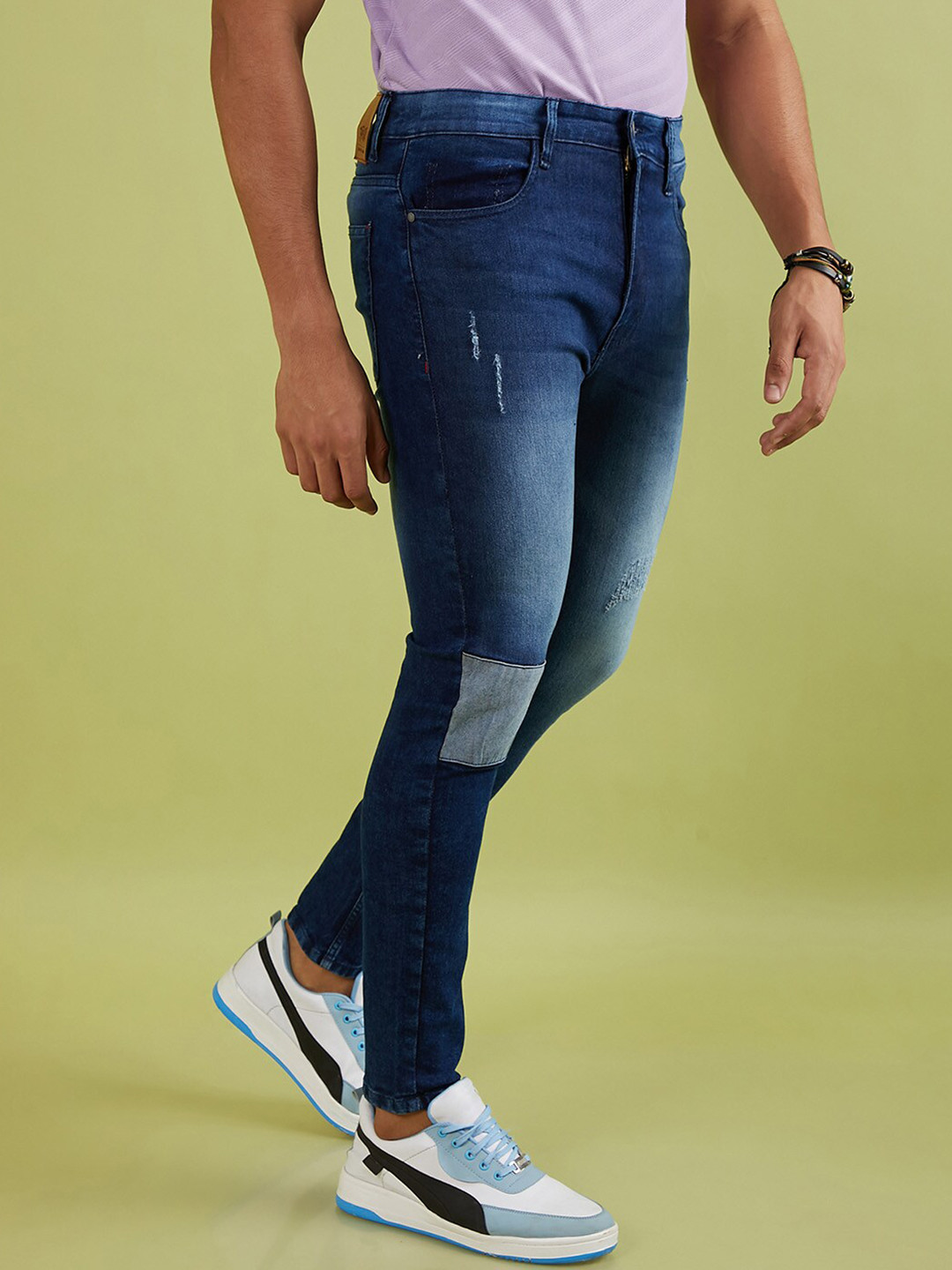 Campus Sutra Men Smart Low Distress Patch Detail Light Fade Cotton Jeans