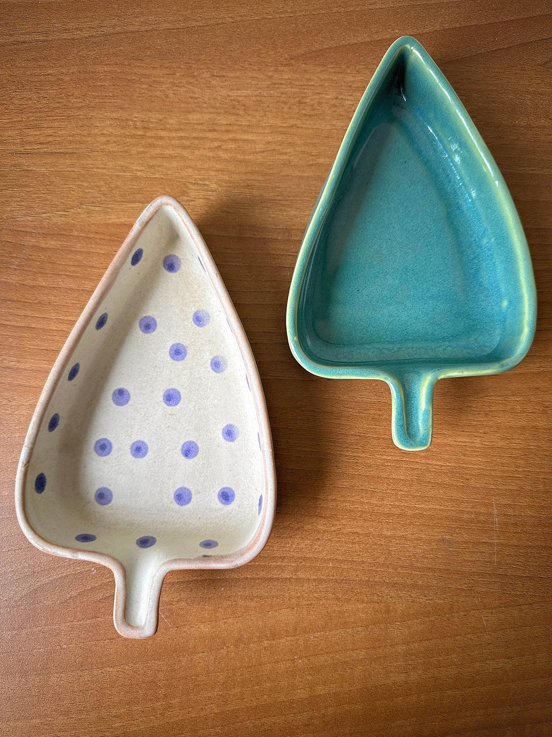 CasaTrunk 2 Pcs Assorted Leaf Food Platters