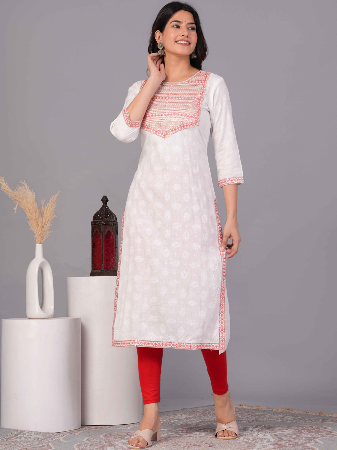 FASHION DEPTH Geometric Embroidered Thread Work Straight Kurta