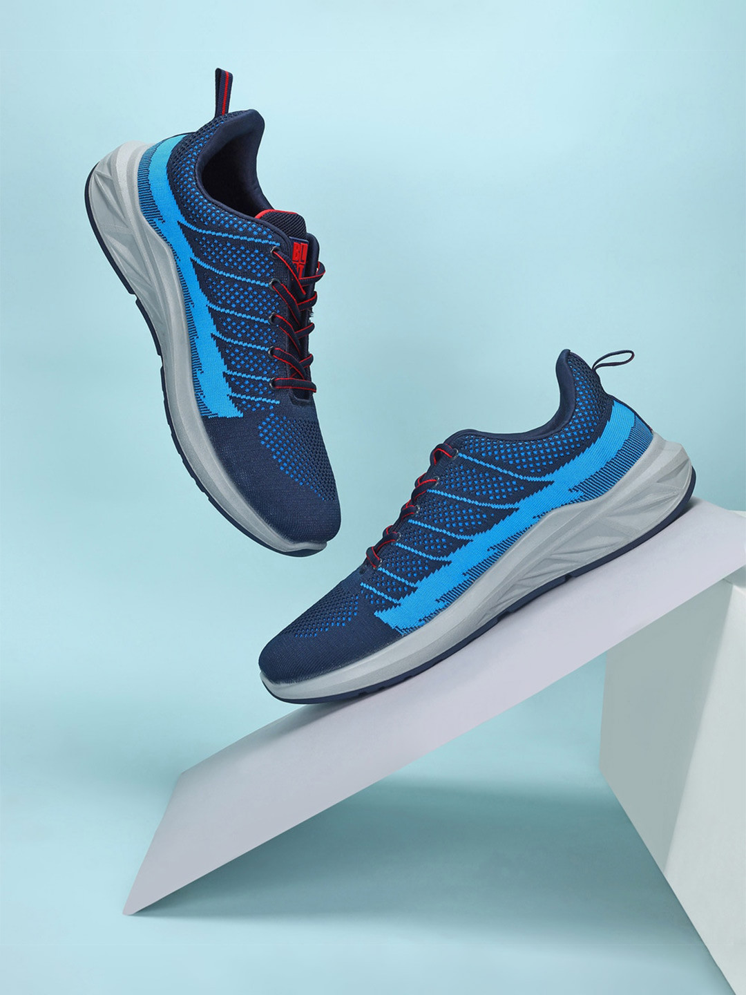 Paragon Men Textured Cushioned Insole Anti-Skid Sole Sneakers