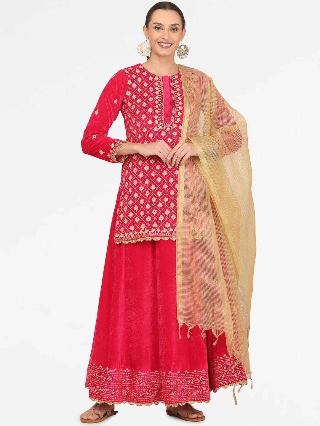 KAANCHIE NANGGIA Floral Embroidered Regular Velvet Kurta & Skirt With Dupatta