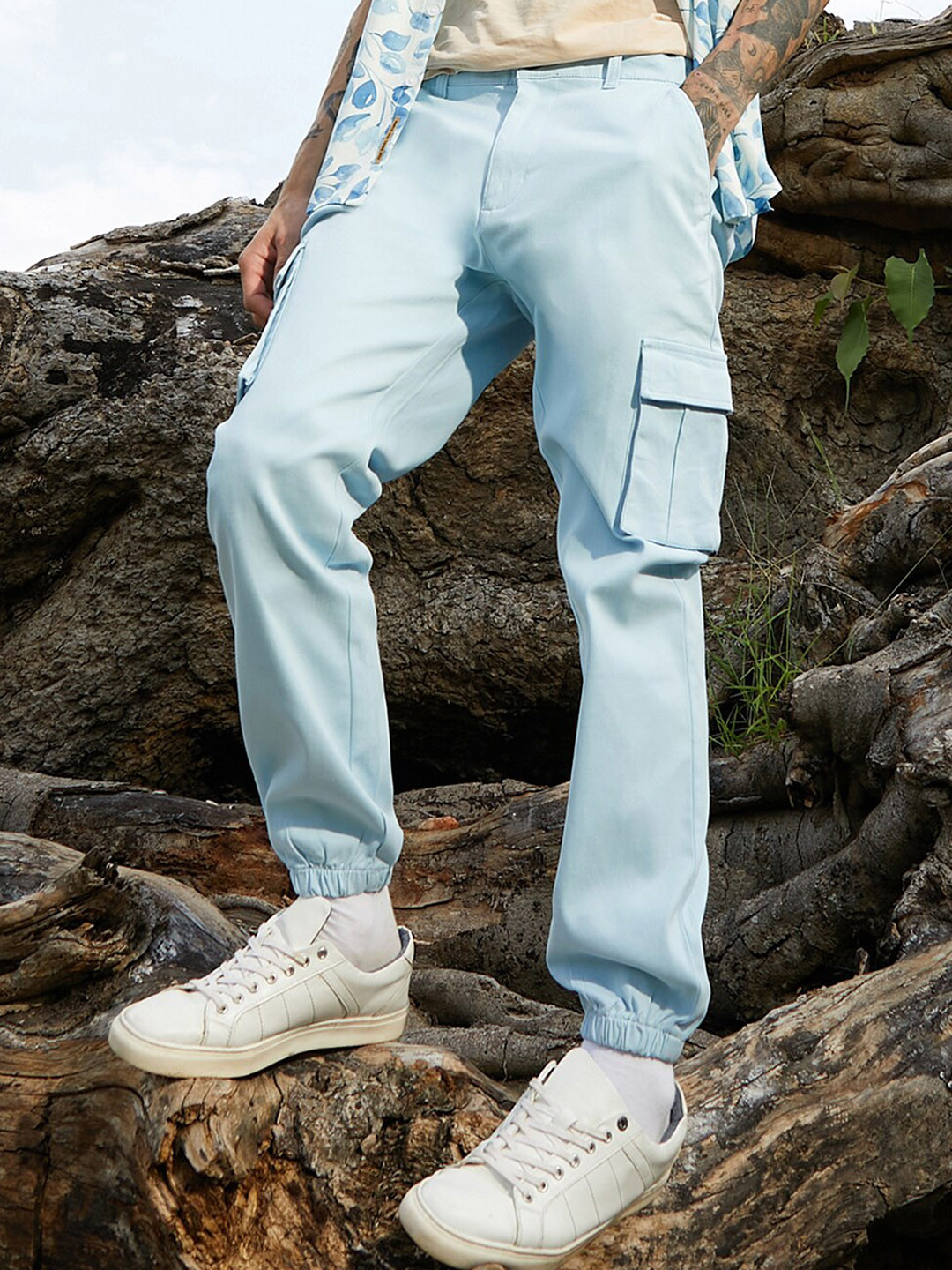 Campus Sutra Men Relaxed Easy Wash Cotton Cargo Trousers