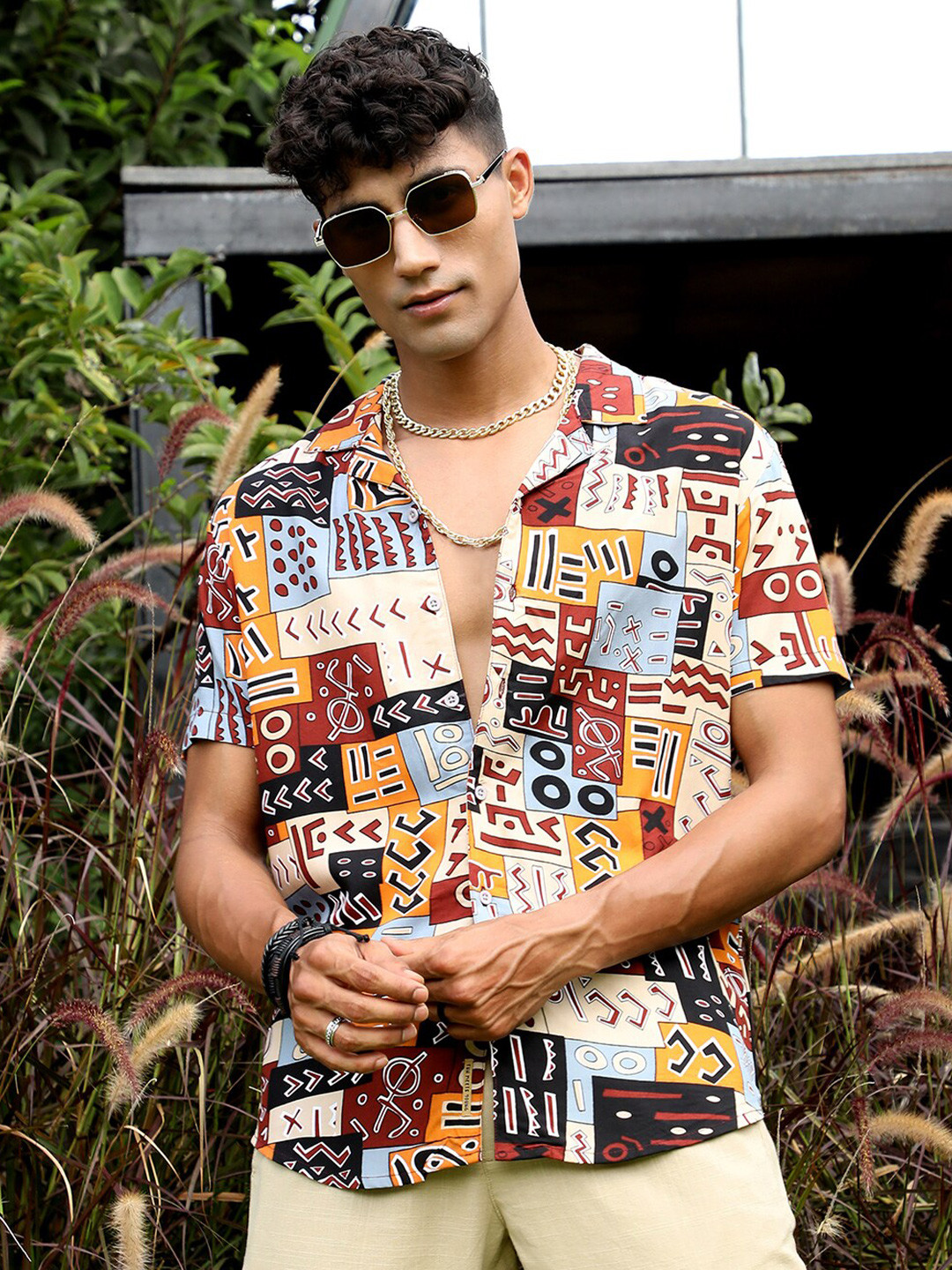 Campus Sutra Blue & Brown Classic Geometric Printed Cuban Collar Casual Shirt