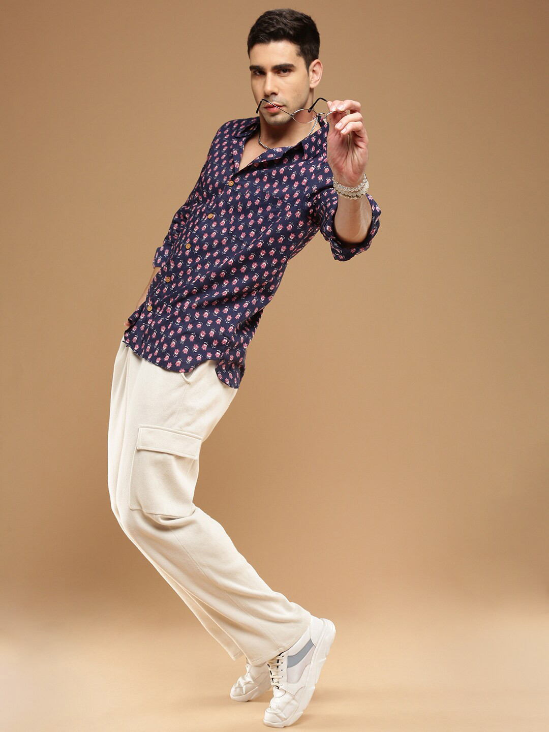 Sangria Navy Blue Comfort Fit Floral Printed Cotton Casual Shirt