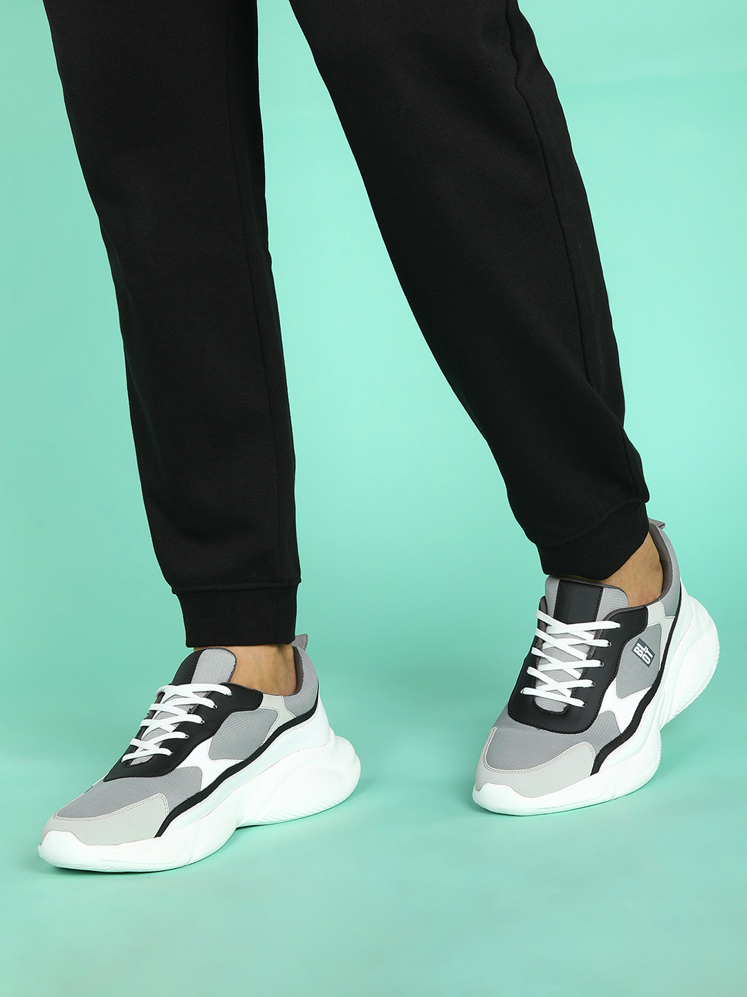 Paragon Men Colourblocked Cushioned Insole & Sturdy Construction Sneakers