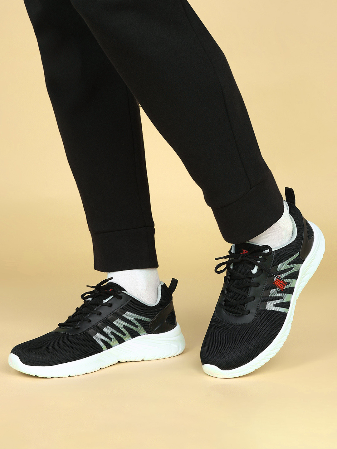 Paragon Men Textured Cushioned Insole & Sturdy Construction Sneakers