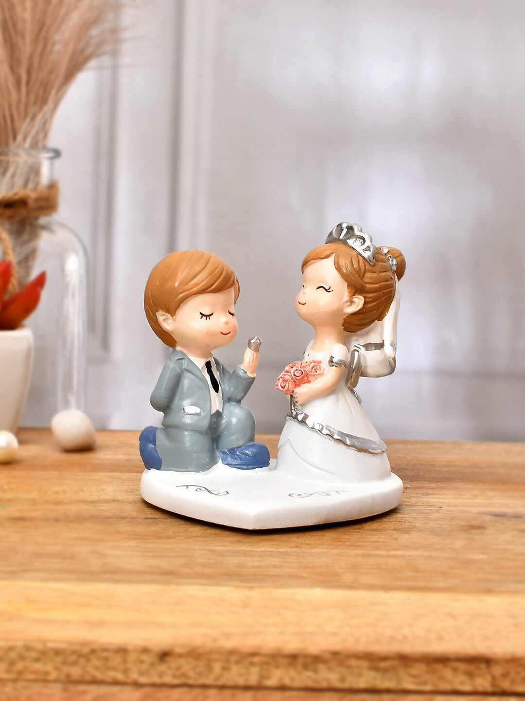 TAYHAA Romantic Reverie Proposal White Resin Natural Living Room Tiny Showpiece - 3.5 Inches