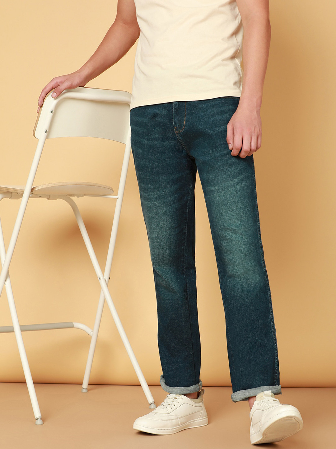 Wrangler Men Mid Rise Bootcut Clean Look Light Fade Stretchable Jeans