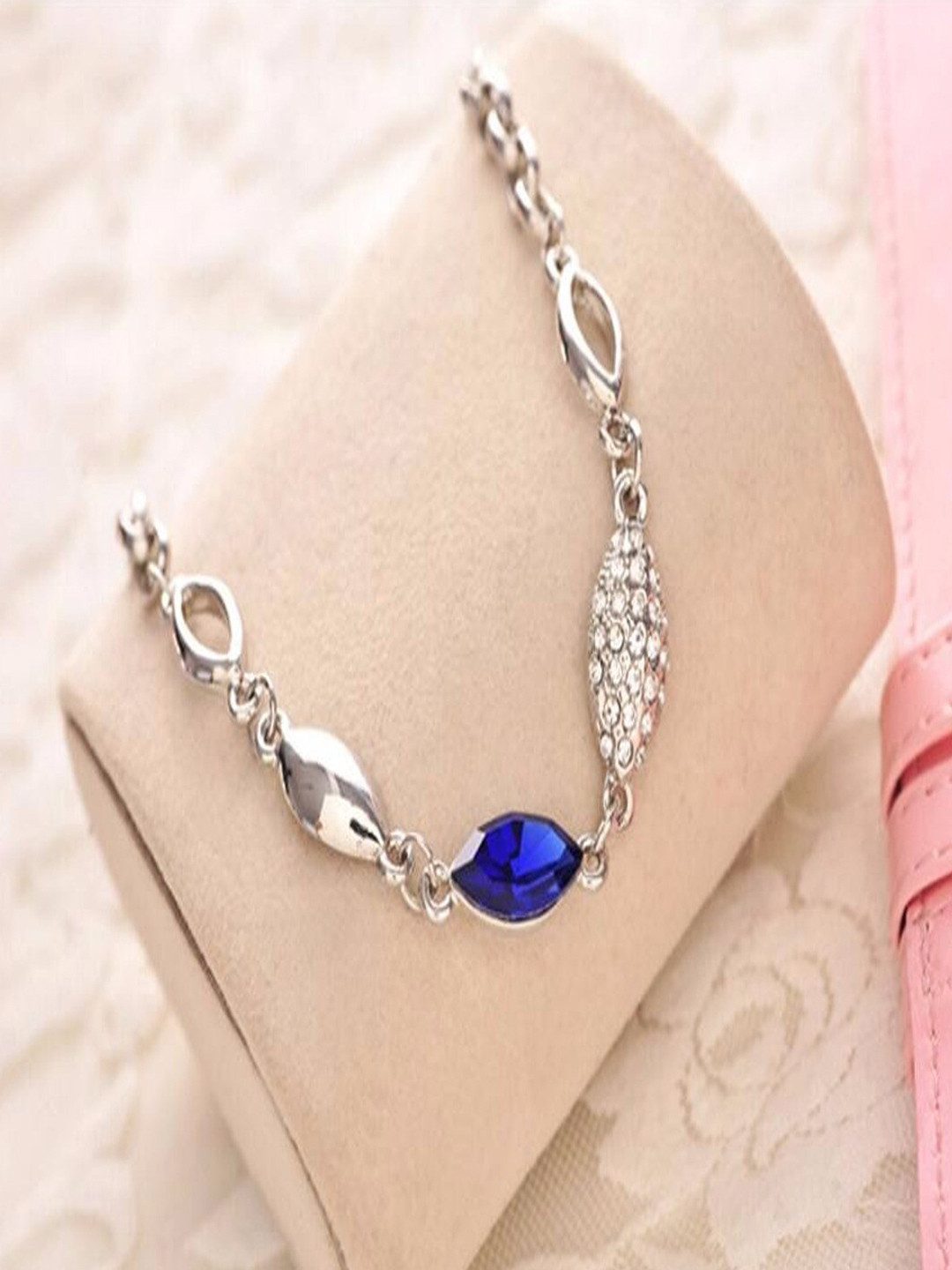 UNIVERSITY TRENDZ Silver-Plated Link Bracelet