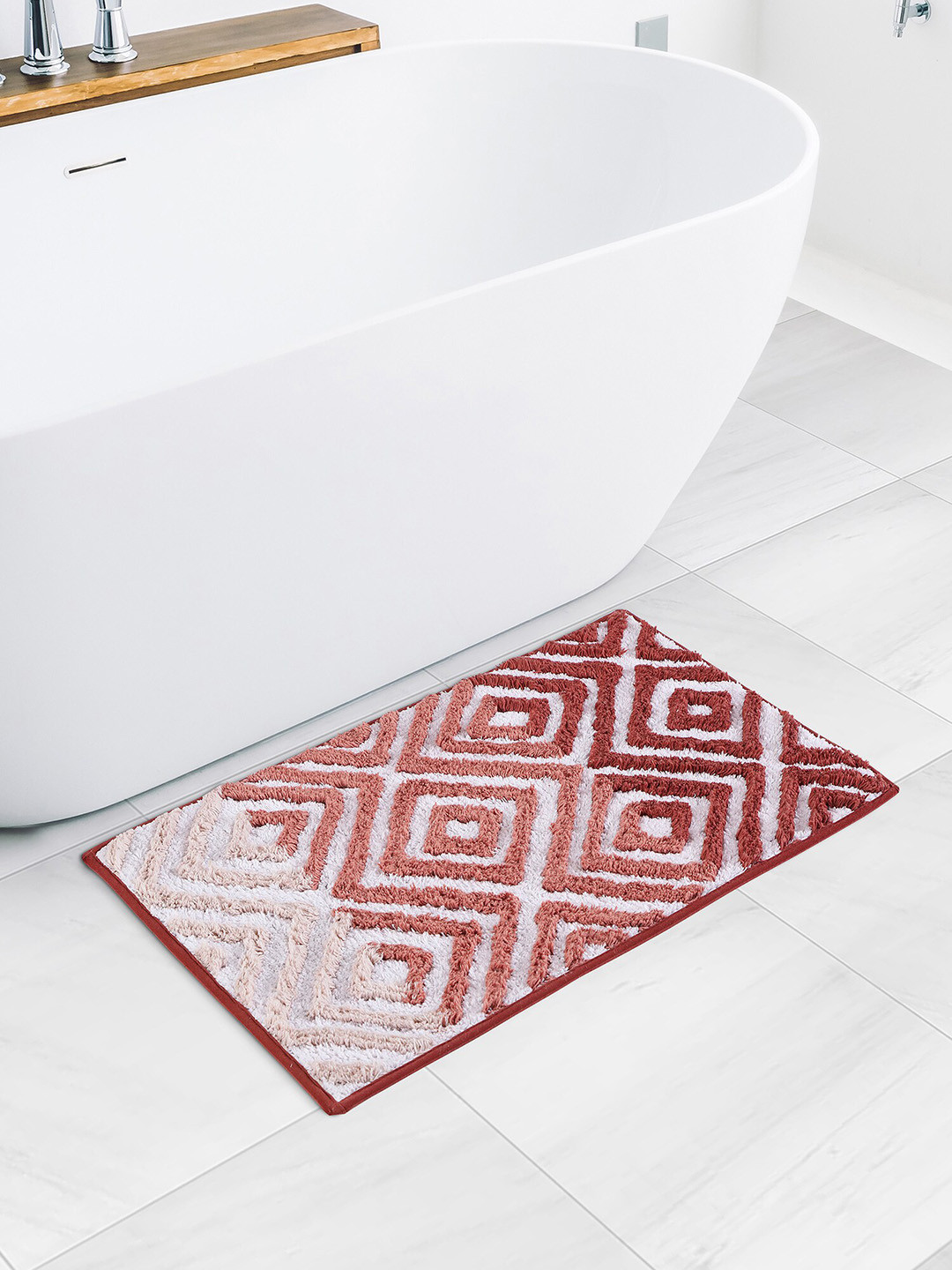 OBSESSIONS Red & White Geometric 2200 GSM Cotton Anti-Skid Bath Rugs
