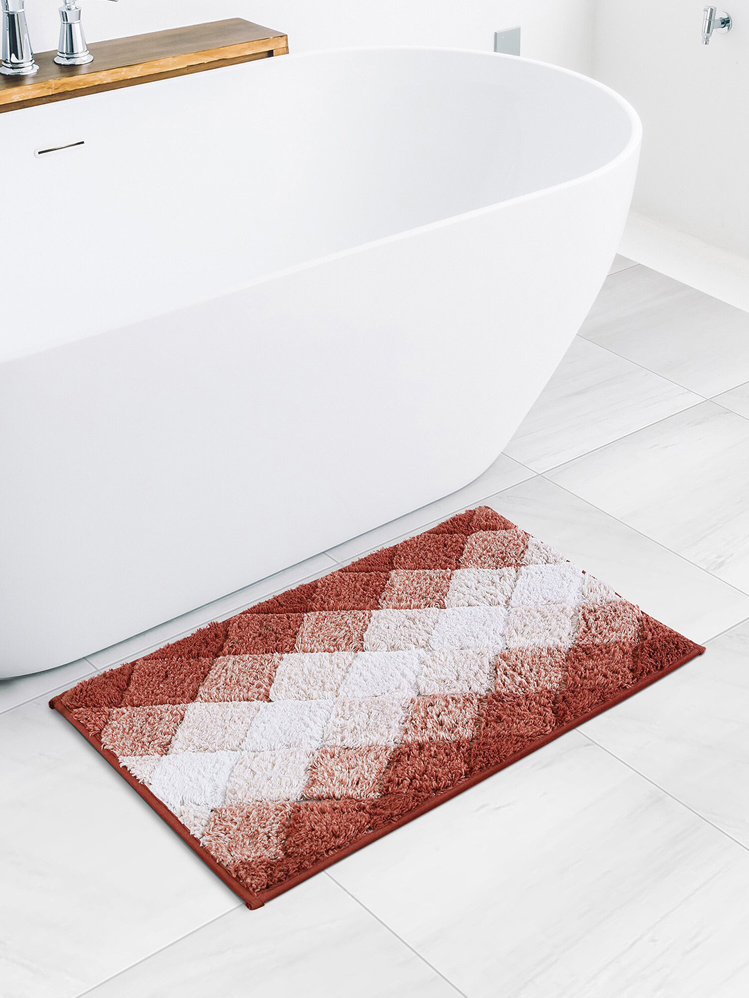 OBSESSIONS Red & White Geometric Pattern 2200 GSM Cotton Anti-Skid Bath Rugs