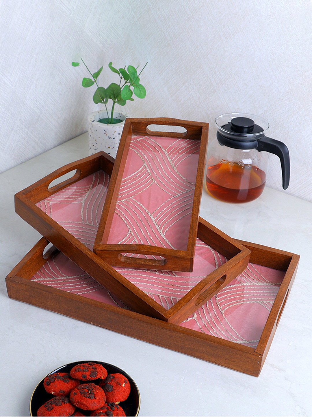 POSH-N-PLUSH 3 Pcs Pink & Brown Textured Wooden Serving Trays